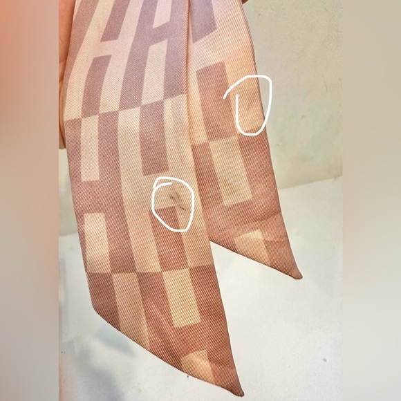 ❤️SOLD❤️ Auth HERMES Pink “H” Monogram Pink Twilly Silk Ribbon 34” x 2” - Picture 10 of 16